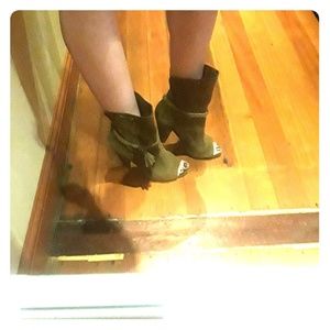 Dolce Vita size 8.5 open toe booties